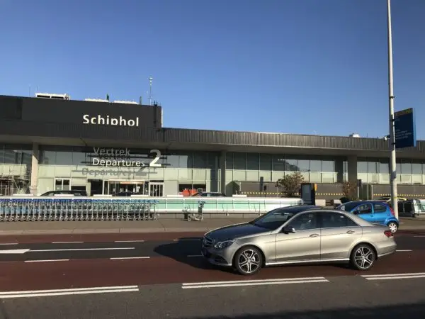 Taxi van Hooge Mierde naar Eindhoven Airport – luchthavenvervoer