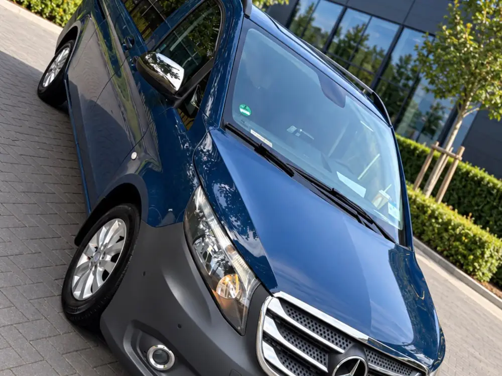 Blauwe Mercedes Vito taxibus van Taxi Hooge Mierde
